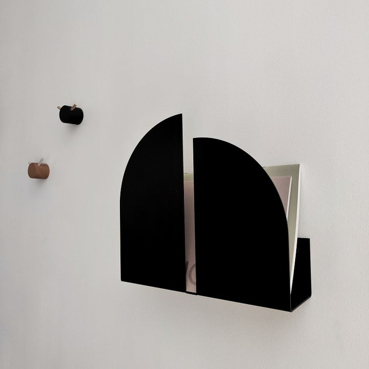 Wall magazine holder