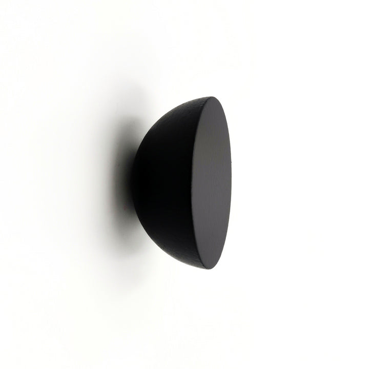 Round black knob BALANCE