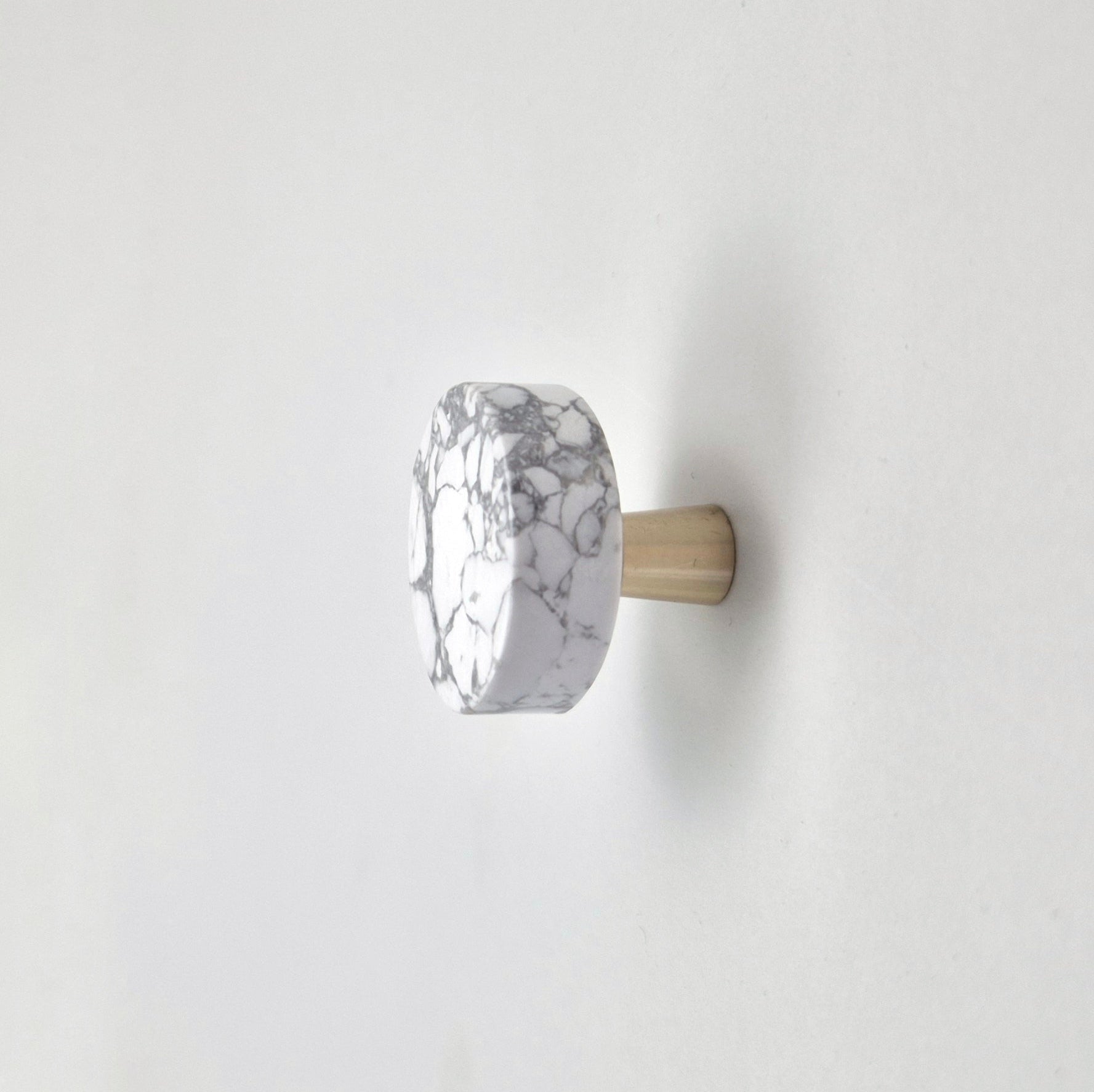 Round marble wall hook with brass detail