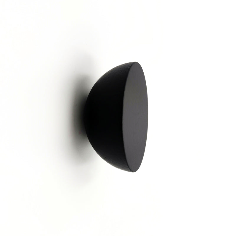 Round black knob BALANCE