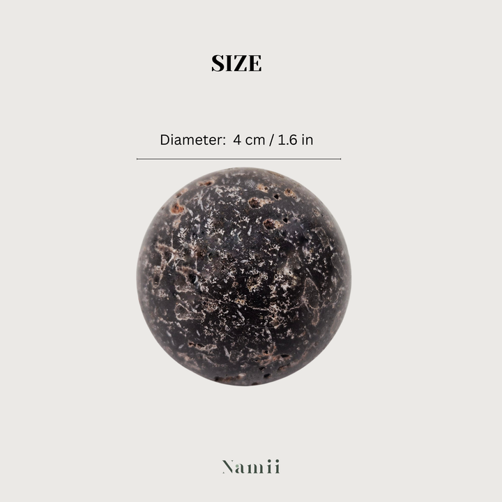 Natural stone cabinet knob size details, round shape with diameter of 4 cm, showcasing unique veining and texture.