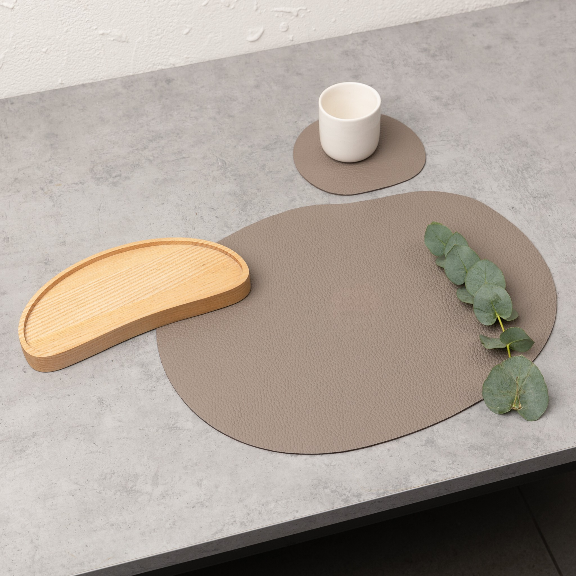 Beige leather placemat and coaster MILLSTONES